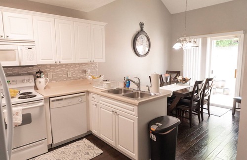 Donelson Hills House | An Extended Stay In a Cozy & Peaceful Haven 15 Minutes From Downtown Nashville