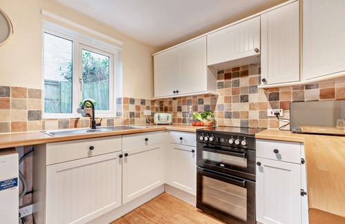 Chipping Norton Cottage | An inviting and warm, dog friendly holiday cottage - Snowdrop Cottage