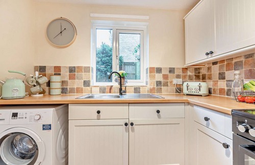 Chipping Norton Cottage | An inviting and warm, dog friendly holiday cottage - Snowdrop Cottage