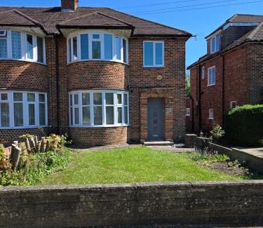 Finchley House | An inviting, spacious and bright 3 bed house