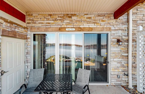 Lake Delton Apartment | An unforgettable stay awaits at this sultry Delton Grand studio with dance pole
