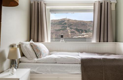 Arstad House | ANA's Bed & Breakfast