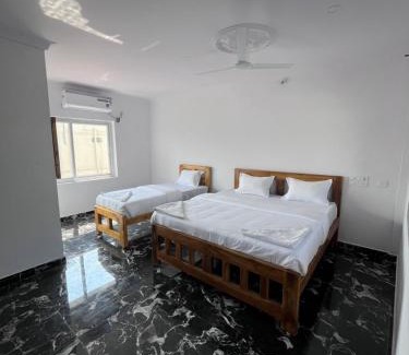 Mahabalipuram Beach Hotel | ANAND Beach Guesthouse by Moonrocks