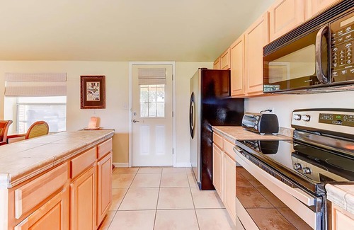 St. Augustine Beach Cottage | Anastasia Lodge-Family & Dog Friendly Beach Cottage