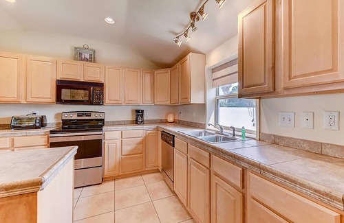 St. Augustine Beach Cottage | Anastasia Lodge-Family & Dog Friendly Beach Cottage