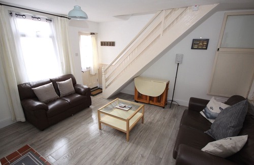 Whitby House | Anchor Cottage - Whitby - Central location with Harbour views