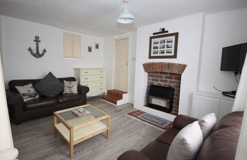 Whitby House | Anchor Cottage - Whitby - Central location with Harbour views