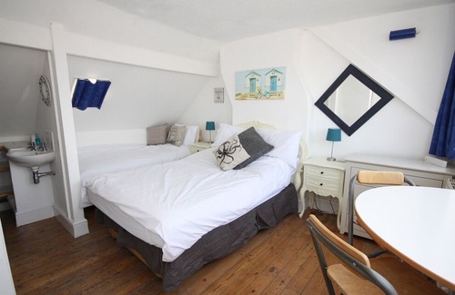 Whitby House | Anchor Cottage - Whitby - Central location with Harbour views