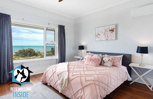 Victor Harbor House | Anchor on Esplanade - Esplanade Classic Art Deco with Stunning Extension
