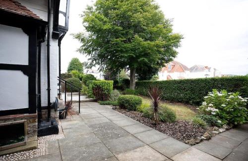 Llandudno Apartment | ANCHORAGE APARTMENT 6 - Two bed apartment close to the centre and the beach, located in Llandudno, North Wales