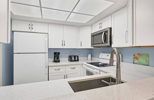 Siesta Key Condo | Anchorage Resort 2 Bedroom Condo 2nd Floor, Community Pool 0883