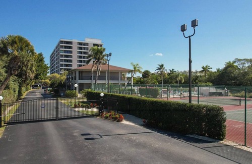 Siesta Key Condo | Anchorage Resort Top Floor 2 Bedroom Condo with Gulf Views 0896