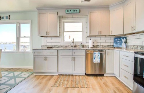 North Carolina Coast House | Anchored Inn- Boat Dock Included!