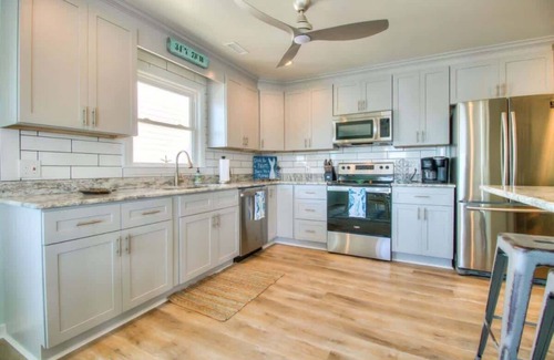 North Carolina Coast House | Anchored Inn- Boat Dock Included!