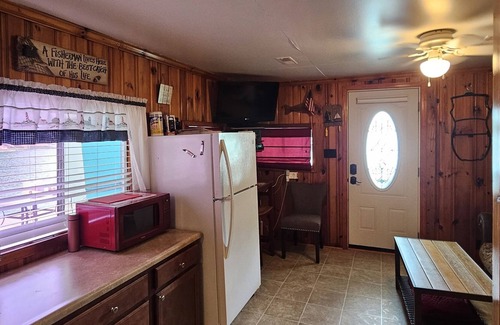 New Tazewell Boat Rental | Anchored Oasis Floating house on Norris Lake.