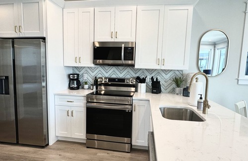 Downtown Wilmington Apartment | Anchored @ The Cove Riverwalk Villas