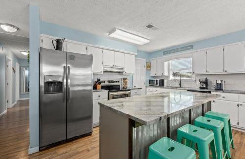 El Centro Beach House | Anchors Away - Private Pool, Seasonal Hot Tub, Game Room, Walk to Beach, Pets OK