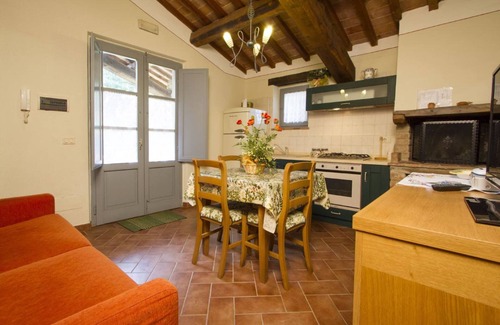 Pozzo Villa | Ancient villa perfect for large groups with swimming pool and large park. Located just outside the v