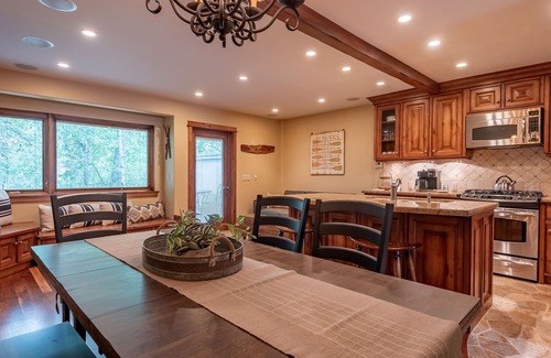 Ketchum Condo | Andora Villa Condo 108 - Spacious Modernized Condo, Walk to Restaurants