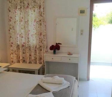 Triovasalos Apartment | Andreas and Petrinela Rooms