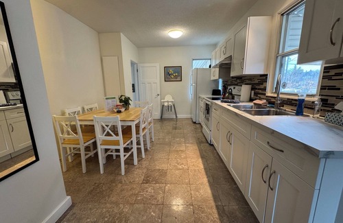 Southwest Edmonton House | Andy - 5-Bdrm Gem: Prime Location & Pet-Friendly