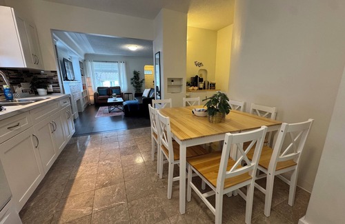 Southwest Edmonton House | Andy - 5-Bdrm Gem: Prime Location & Pet-Friendly