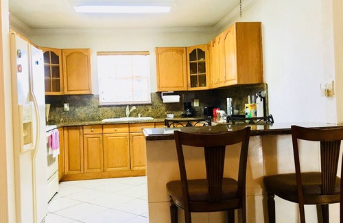Cutler Bay House | ANDY accommodation is good for couples, business