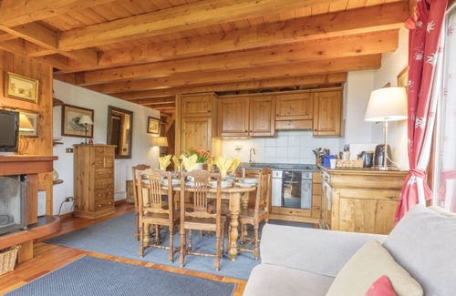Montgenevre Apartment | Angélique - traditional, Alpine duplex apartment for 6/8 people