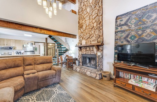 Angel Fire Condo | Angel Fire Condo < 1/2 Mi to Resort & Bike Park!