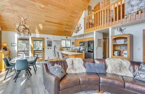 Angel Fire Cabin | Angel Fire Retreat w/Hot Tub ~ 5 Mi to Skiing