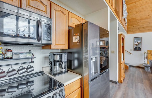 Angel Fire Cabin | Angel Fire Retreat w/Hot Tub ~ 5 Mi to Skiing
