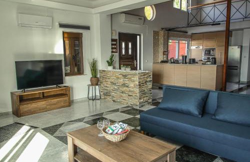 Petaloudes House | Angels beach house