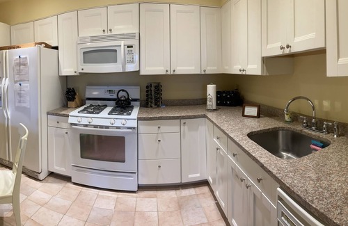 Admiral Estates House | Angel’s place few short blocks to the beach