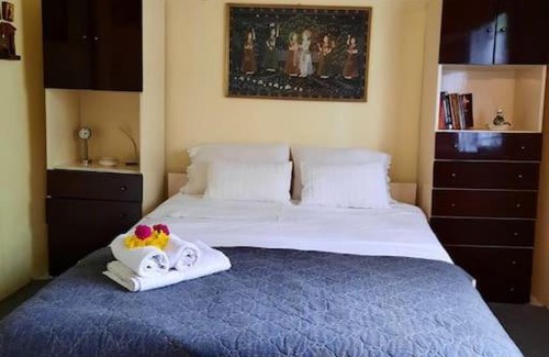 Ilida House | Angie's Guests Cottage