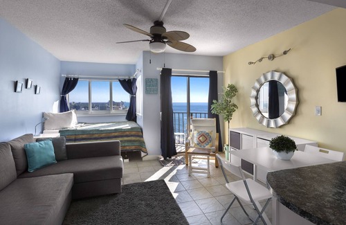 Myrtle Beach Resort | Angle Oceanfront Sun Suite w/Balcony + Official On-Site Rental Privileges