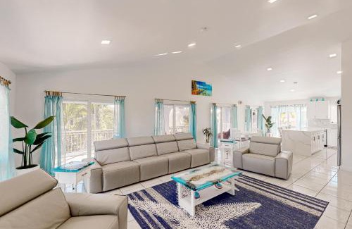 Marathon House | Angler's Escape