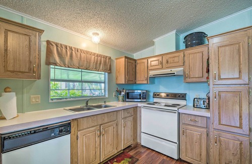 Homosassa House | Angler's Getaway: Homosassa Home w/Boat Dock!