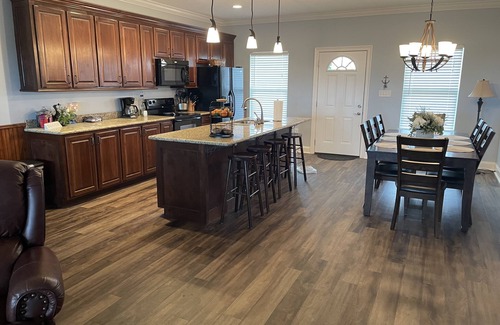 Hackberry House | Angler Sunrise.Luxury House on water