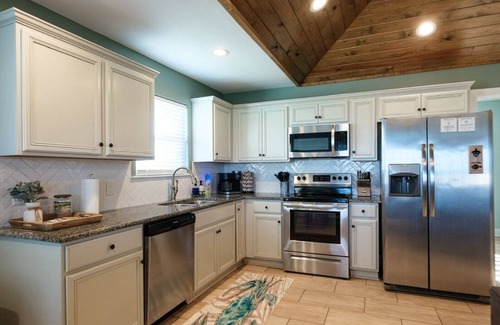 Hackberry House | Angler’s Paradise! Amazing fishing w/in minutes! 3 bed,sleeps 7 ppl, 2 bath.
