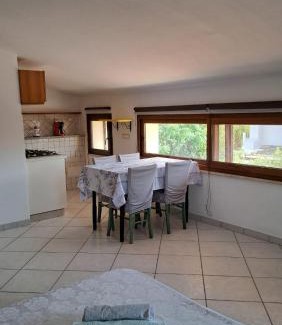 Carbonia Apartment | Angolo di Natura - casa con giardino in Sardegna