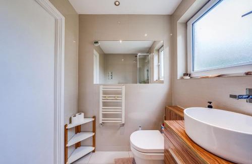 St. George's Apartment | Anisa's place in Camden