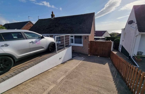 Llandudno Apartment | Ann's Garden Flat, Llandudno and Conwy. Quiet Residential Area, Self Contained