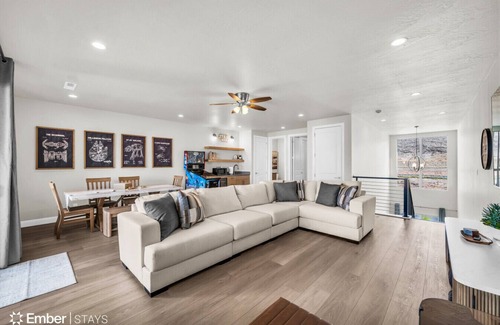 St. George Apartment | Anna Cabana (by Ember Stays) in Desert Color