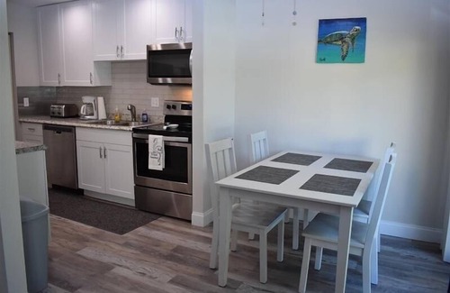Whitney Beach Condo | Anna Maria and Beaches minutes away~Pool, boat dock