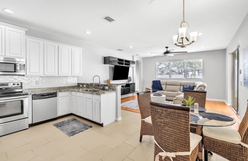 Parrish House | Anna Marie Island, Lakewood Ranch, and Sarasota! Family Friendly!