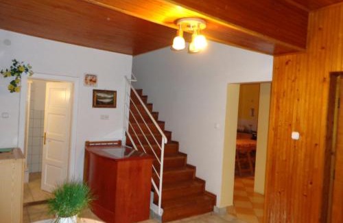 Vonyarcvashegy Villa | Anna Villa