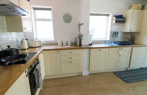 Rhosneigr House | ANNEDD WEN, pet friendly, country holiday cottage in Rhosneigr
