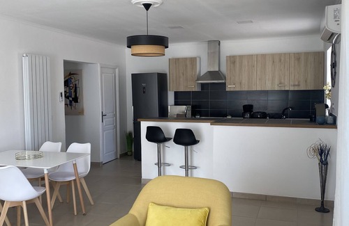 Orange Apartment | Annex of Provencal farmhouse with garden and private heated pool