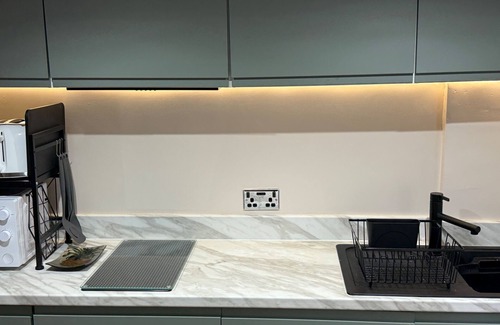 Liverpool Apartment | Annex Studio - Sleeps 2, High-speed Wifi & Parking