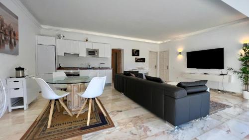 Las Cuevas Apartment | Another Day in Paradise